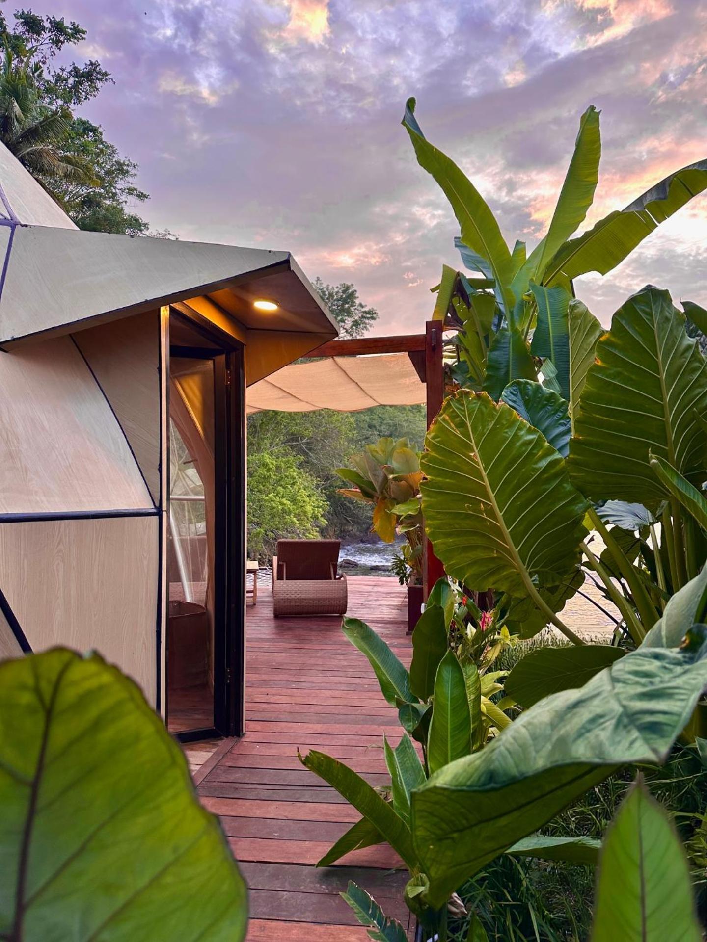 נוסה פנידה Beachfront Luxury Dome Villas - Gamat Bay Resort חדר תמונה