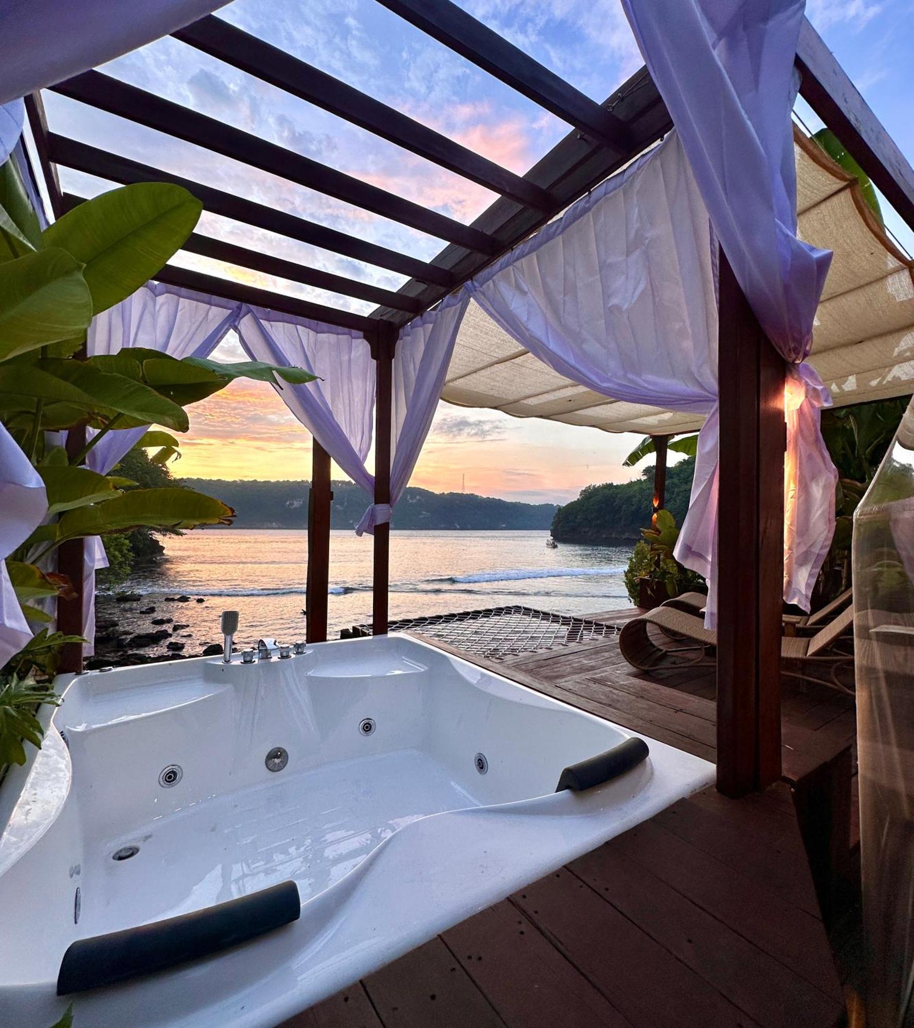 נוסה פנידה Beachfront Luxury Dome Villas - Gamat Bay Resort מראה חיצוני תמונה